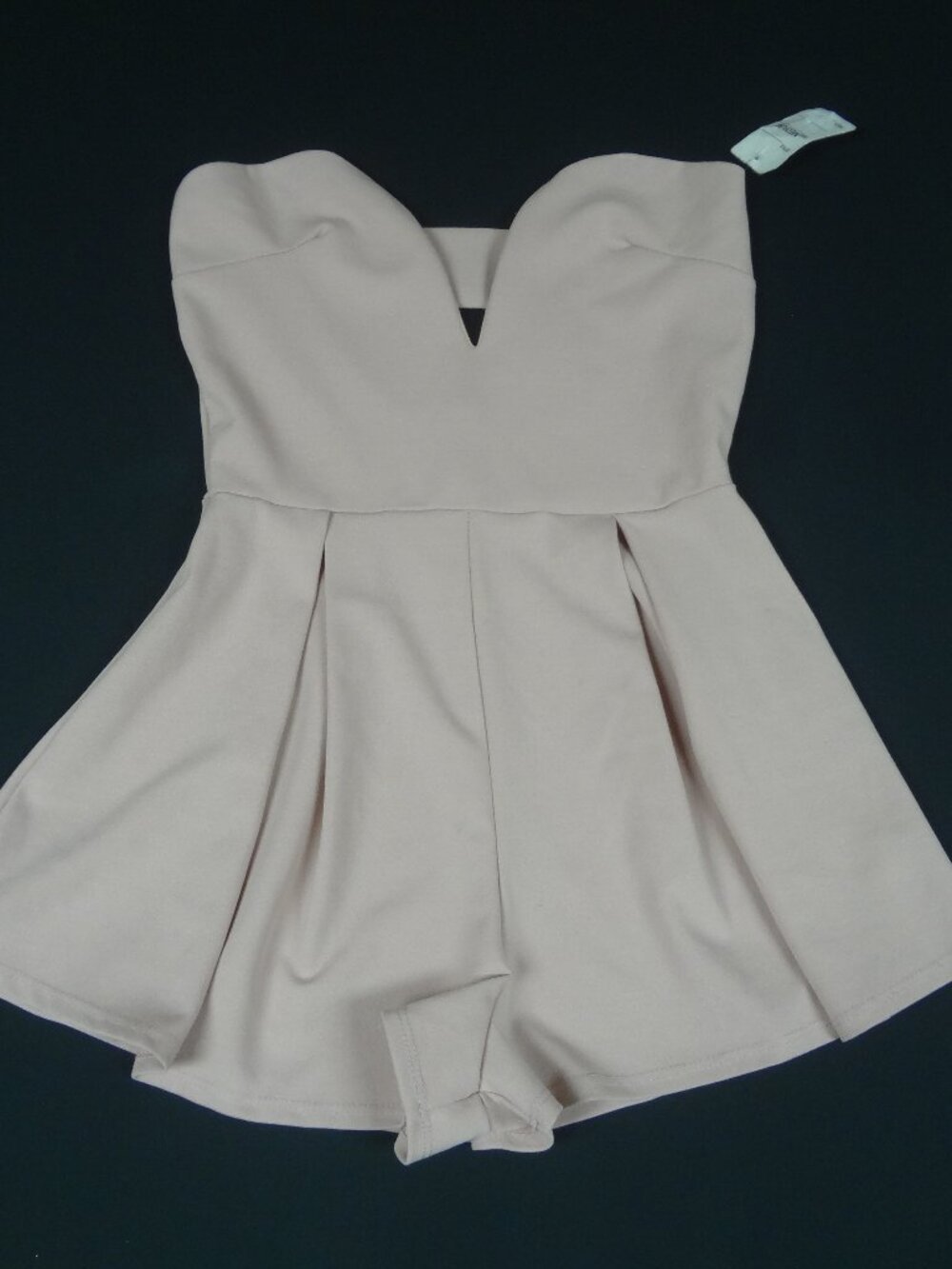NWT  SARAH LA SLEEVELESS CREAM OFF WHITE ROMPER WOMENS MEDIUM L647